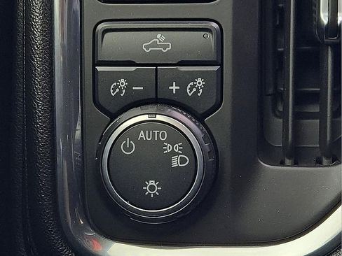 Used 2020 Chevrolet Silverado 1500 LT w/ Texas Edition image 17