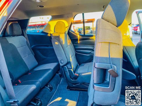 Used 2021 Chevrolet Traverse LT image 30