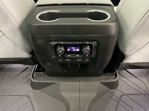 New 2026 Chevrolet Suburban Premier image 30