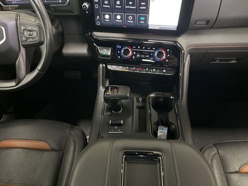Used 2022 GMC Sierra 1500 AT4 w/ AT4 Premium Package AWD/4WD image 19