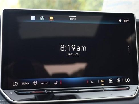 New 2025 Volkswagen Tiguan SE image 13