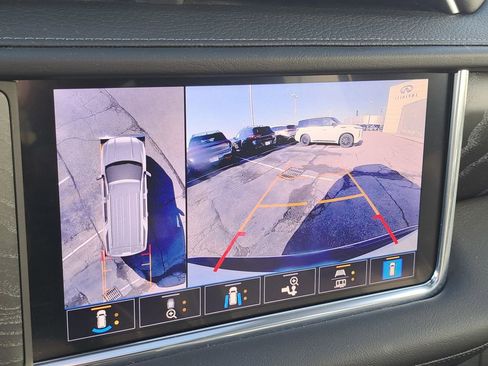 Used 2021 GMC Yukon Denali w/ Denali Premium Package image 16