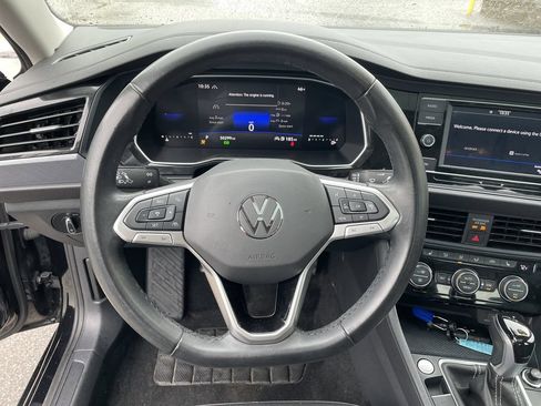 Used 2024 Volkswagen Jetta SE FWD image 16
