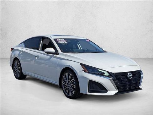 Used 2024 Nissan Altima 2.5 SL FWD image 3