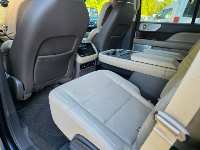 Used 2022 Lincoln Navigator Reserve AWD/4WD image 9