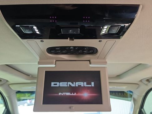 Used 2016 GMC Yukon XL Denali w/ Open Road Package AWD/4WD image 4