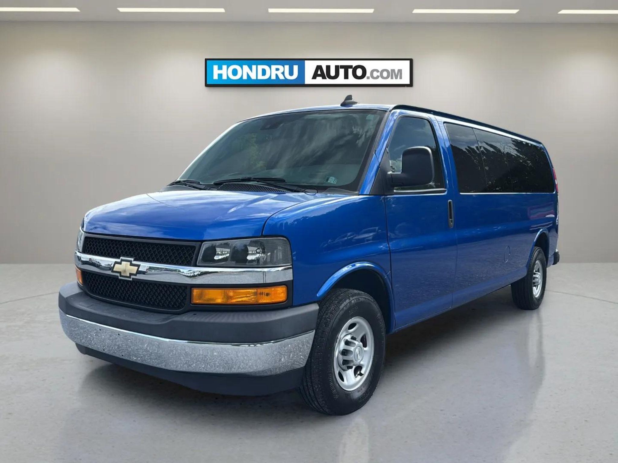 Used 2019 Chevrolet Express 3500 LS w/ Chrome Appearance Package RWD image 1