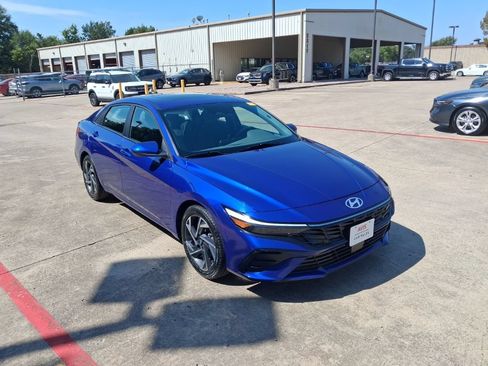 Used 2025 Hyundai Elantra SEL FWD image 6