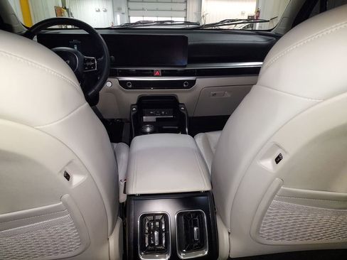 Used 2025 Kia Sorento EX w/ EX Panoramic Sunroof Package image 10