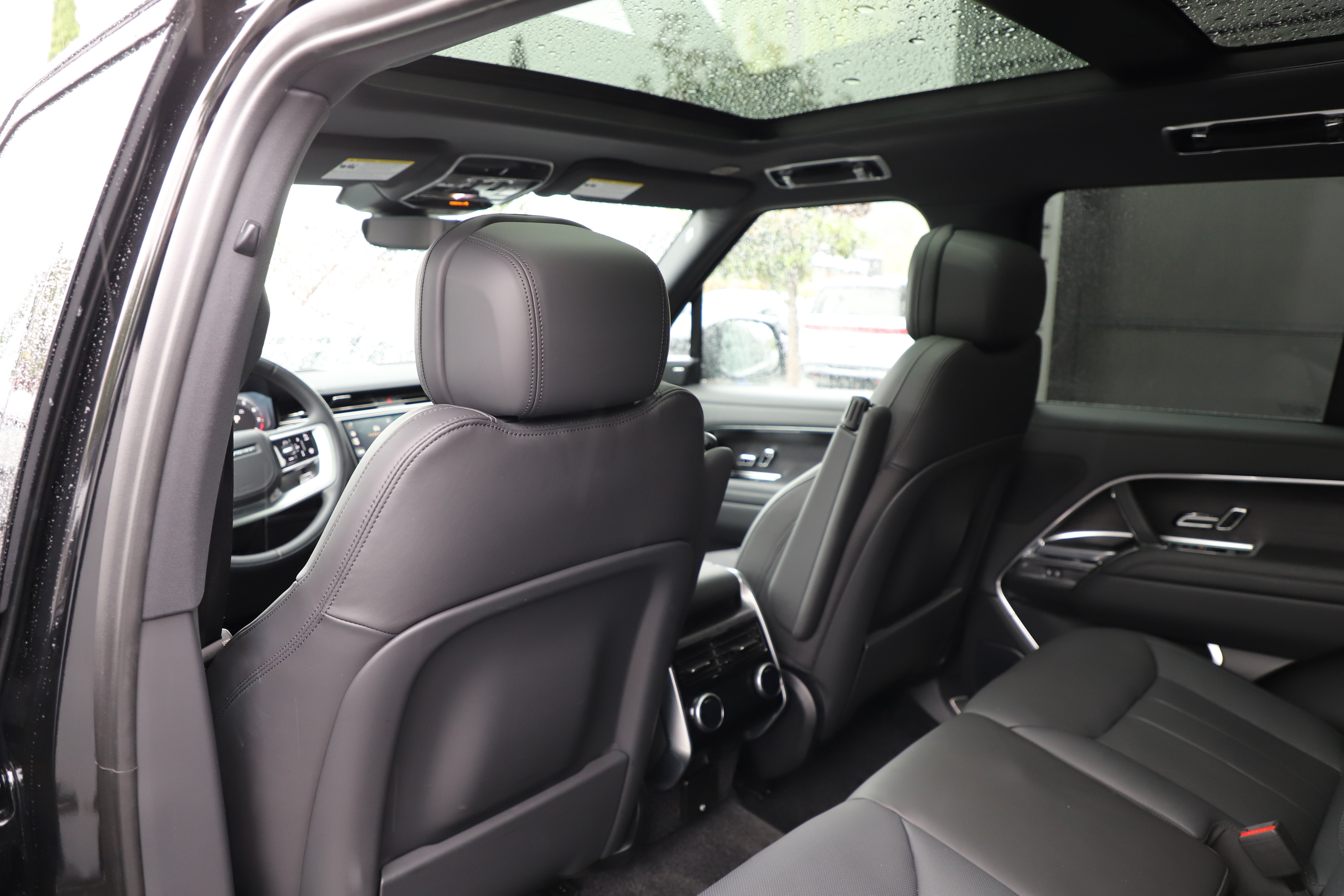 Certified 2024 Land Rover Range Rover SE AWD/4WD image 13