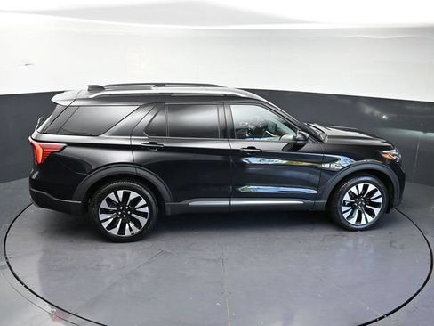 Used 2025 Ford Explorer Platinum w/ LUX Leather Package AWD/4WD image 30