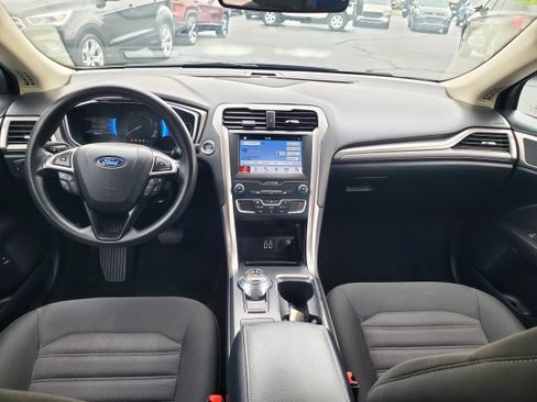 Used 2019 Ford Fusion SE FWD image 26