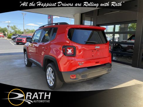 Used 2023 Jeep Renegade Latitude w/ Premium Group AWD/4WD image 8