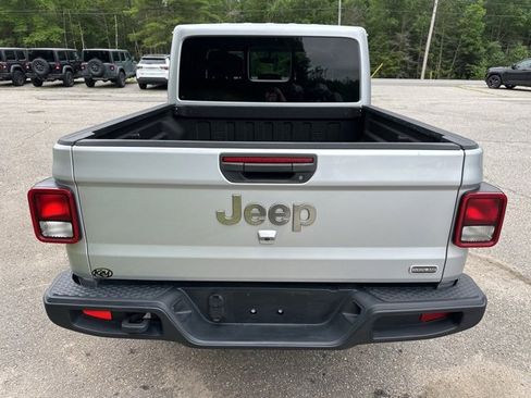 Used 2023 Jeep Gladiator Overland image 7