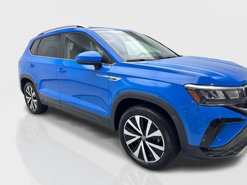 Used 2022 Volkswagen Taos SE w/ Panoramic Sunroof Package AWD/4WD image 12