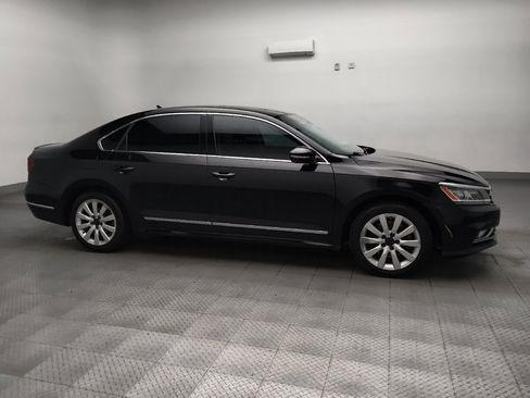 Used 2017 Volkswagen Passat 3.6 SEL Premium image 11