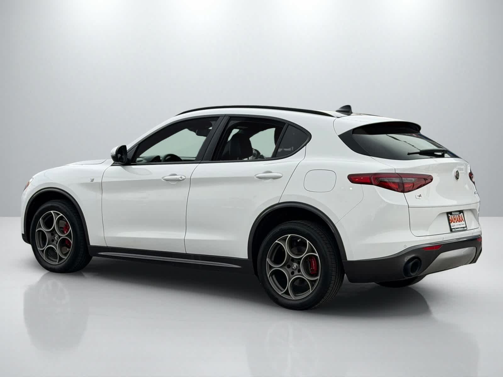 Used 2022 Alfa Romeo Stelvio Ti AWD/4WD image 4