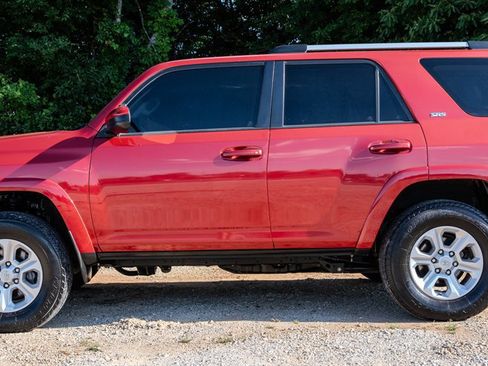 Used 2021 Toyota 4Runner SR5 AWD/4WD image 2