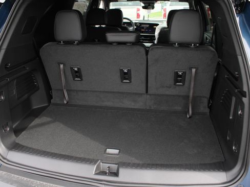 New 2026 Chevrolet Traverse LT w/ Driver Confidence Package AWD/4WD image 8