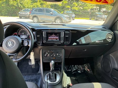 Used 2019 Volkswagen Beetle 2.0T S FWD image 17