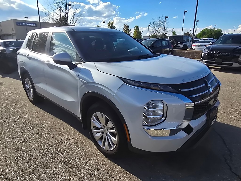 Used 2025 Mitsubishi Outlander ES AWD/4WD image 8