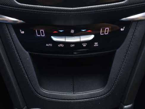 Used 2023 Cadillac XT6 Luxury image 32