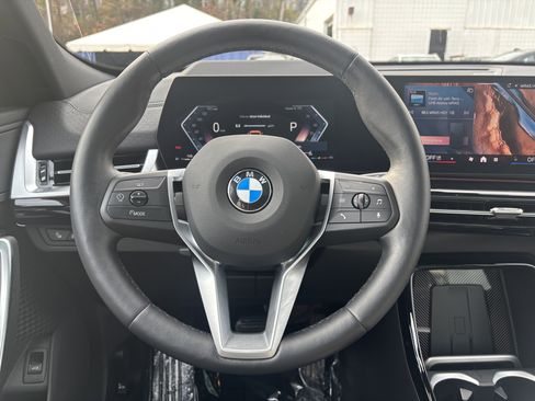 Used 2025 BMW X2 xDrive28i image 9