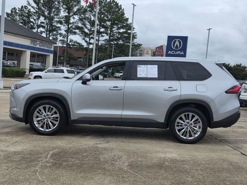 Used 2024 Toyota Grand Highlander AWD image 4