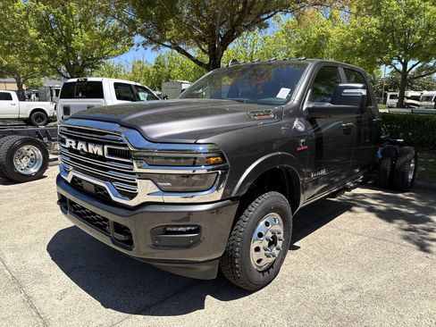 New 2026 RAM 3500 Big Horn AWD/4WD image 3