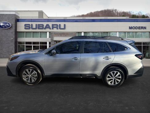 Used 2022 Subaru Outback Premium image 8