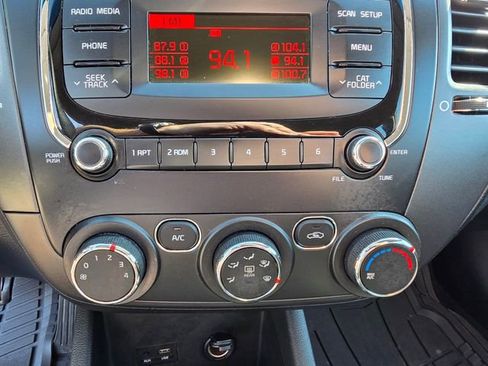 Used 2018 Kia Forte LX image 17