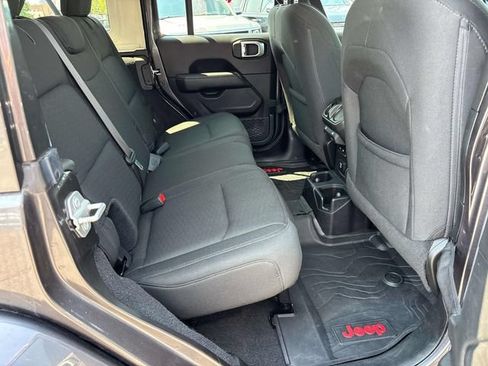 Used 2020 Jeep Wrangler Unlimited Sahara w/ Uconnect 4C Nav & Sound Group AWD/4WD image 21