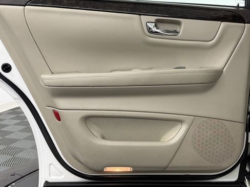 Used 2011 Cadillac DTS image 32