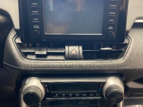 Used 2019 Toyota RAV4 LE image 22