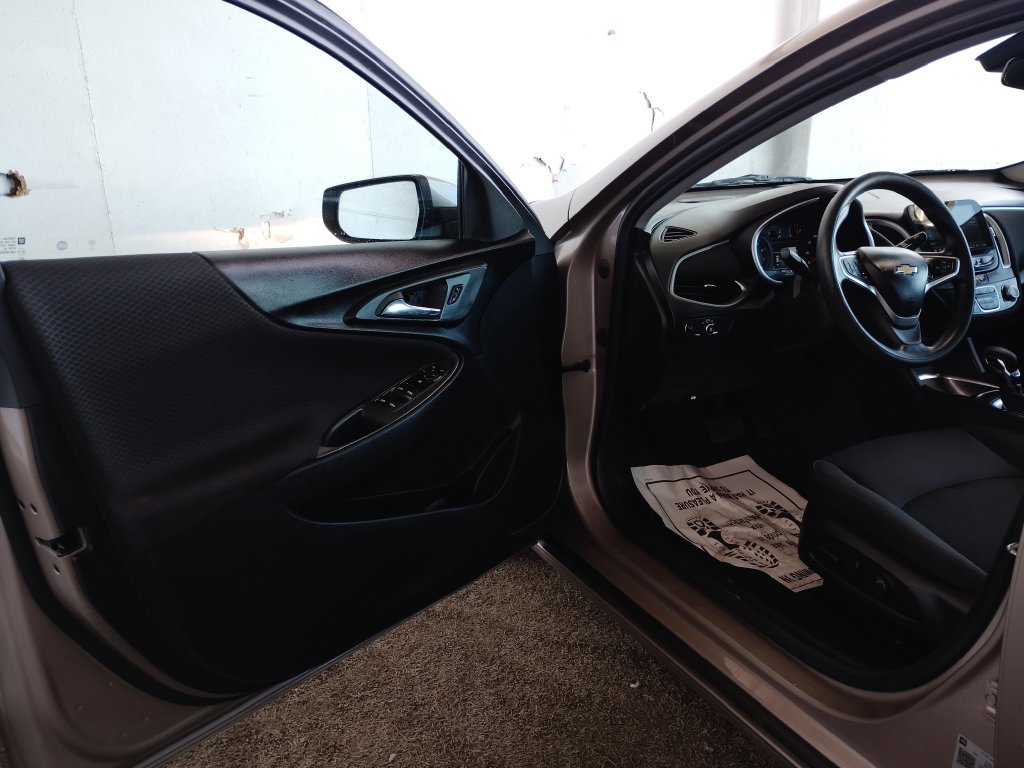 Used 2023 Chevrolet Malibu LT FWD image 20