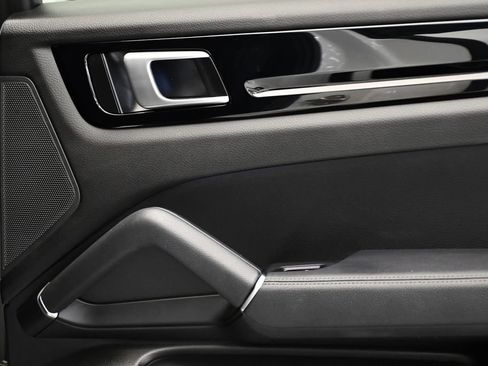 Used 2022 Porsche Cayenne image 53