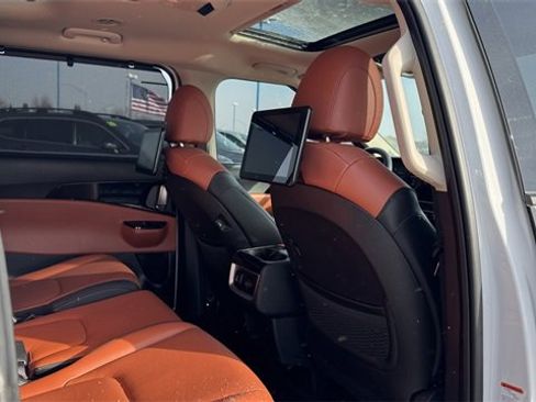 Used 2024 Kia Carnival SX Prestige image 13