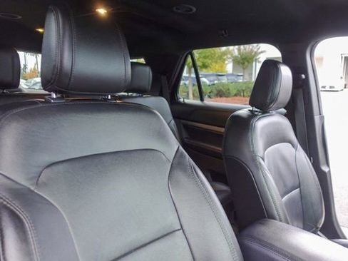 Used 2018 Ford Explorer XLT w/ Equipment Group 202A image 15