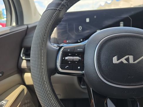Used 2025 Kia Carnival SX FWD image 21