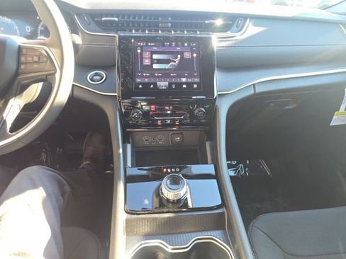 New 2025 Jeep Grand Cherokee L Laredo w/ Luxury Tech Group I image 23