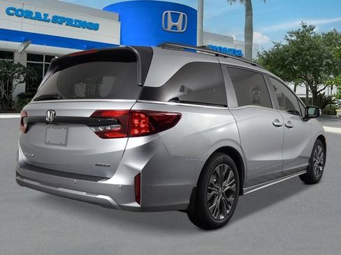 New 2026 Honda Odyssey Touring image 5