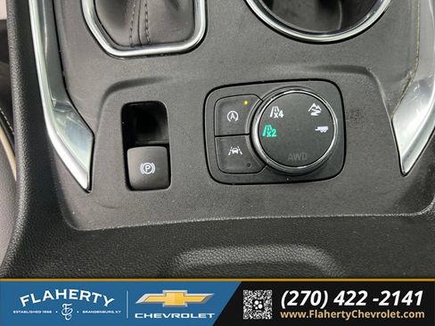 Used 2023 Chevrolet Traverse Premier AWD/4WD image 34