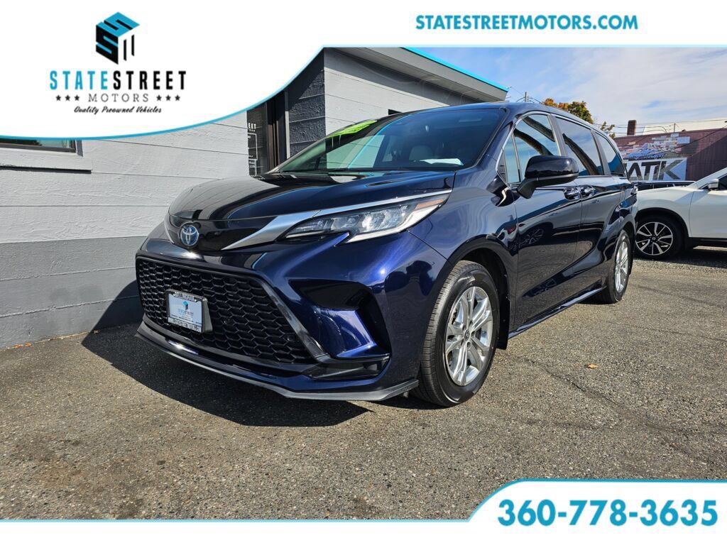 Used 2023 Toyota Sienna XSE AWD/4WD image 1