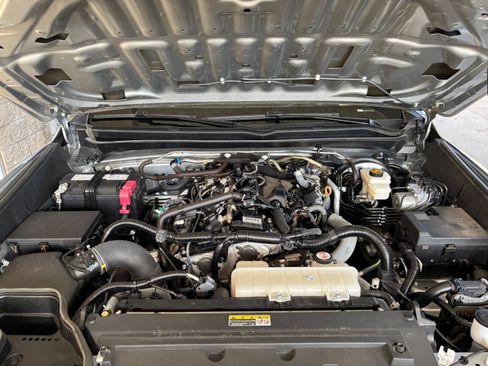 Used 2025 Toyota Tacoma SR AWD/4WD image 32