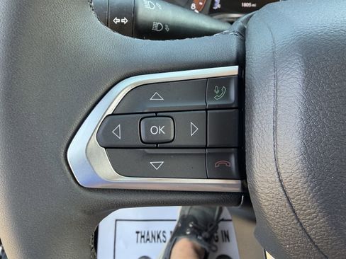 Used 2025 Jeep Compass Latitude w/ Convenience Group image 17