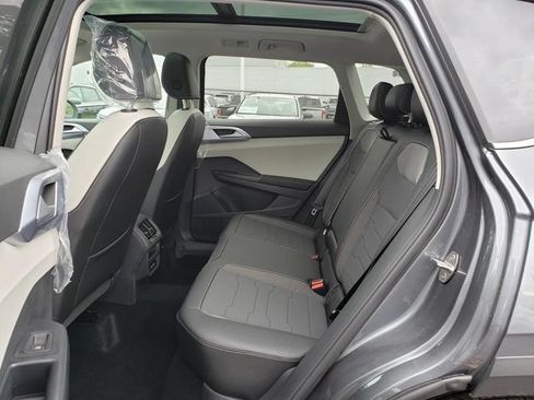 New 2026 Volkswagen Taos SE AWD/4WD image 8
