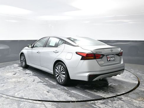 Used 2024 Nissan Altima 2.5 SV image 12