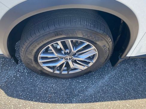 Used 2025 Nissan Rogue S AWD/4WD image 18
