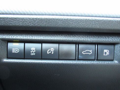 Used 2025 Toyota Camry SE FWD image 12