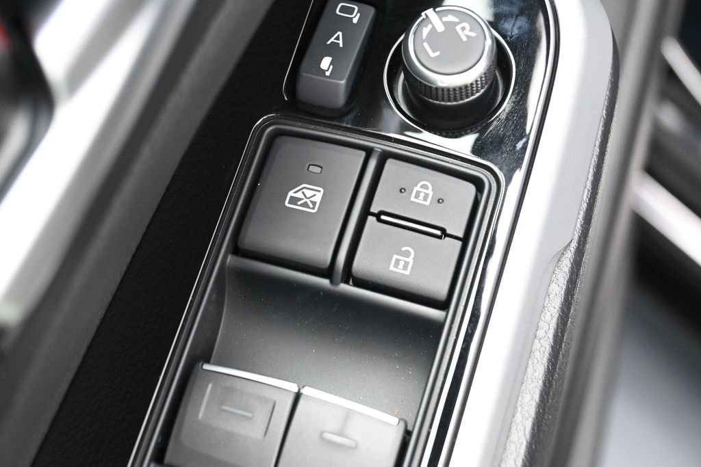 Used 2026 Toyota Sienna Limited AWD/4WD image 13